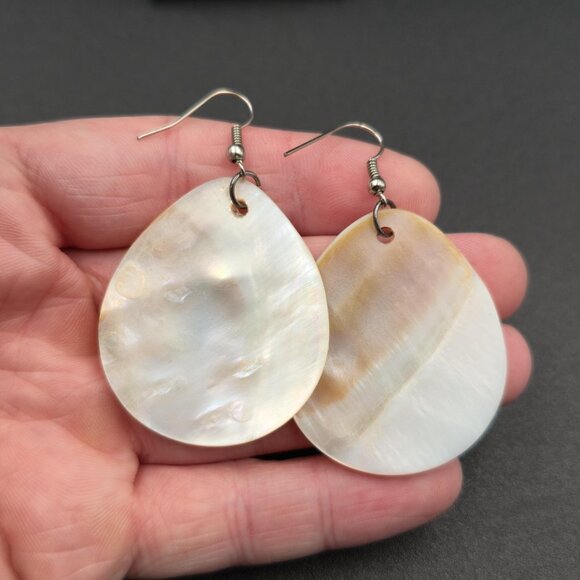 Silvertone Unique Pattern Large Shell Earrings B803 - Picture 3 of 5
